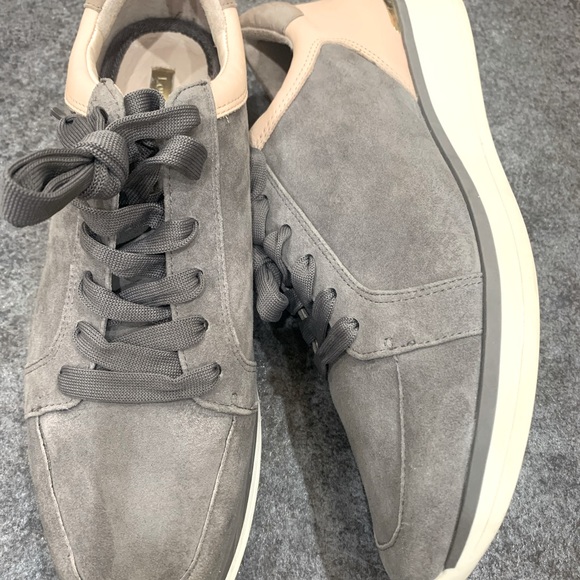 Louise et cio suide leather shoes. - Picture 2 of 11